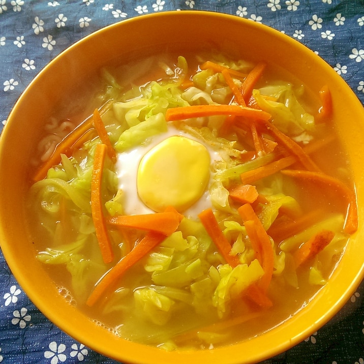 蒸し野菜とたまごのラーメン　カレー風味